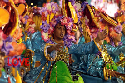 世界中の有名な世界は、リオのカーニバルは本当に野生と壮大な5日間の祭典です。