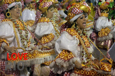 世界中の有名な世界は、リオのカーニバルは本当に野生と壮大な5日間の祭典です。